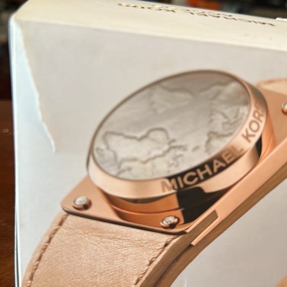 NIB Michael Kors Watch Hunger Stop Activity Tracker - Picture 10 of 12